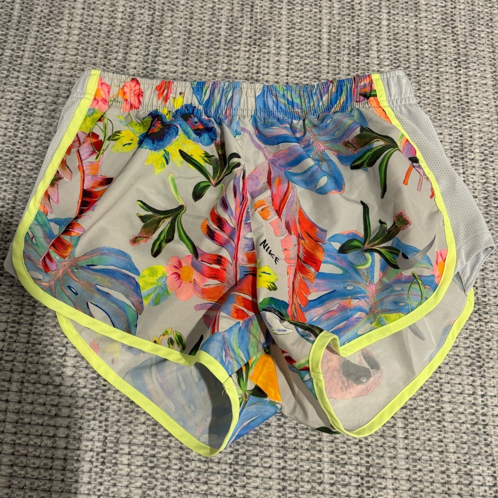 Nike NEW shorts